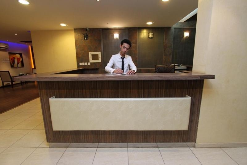 Raoum Inn Аръар Экстерьер фото